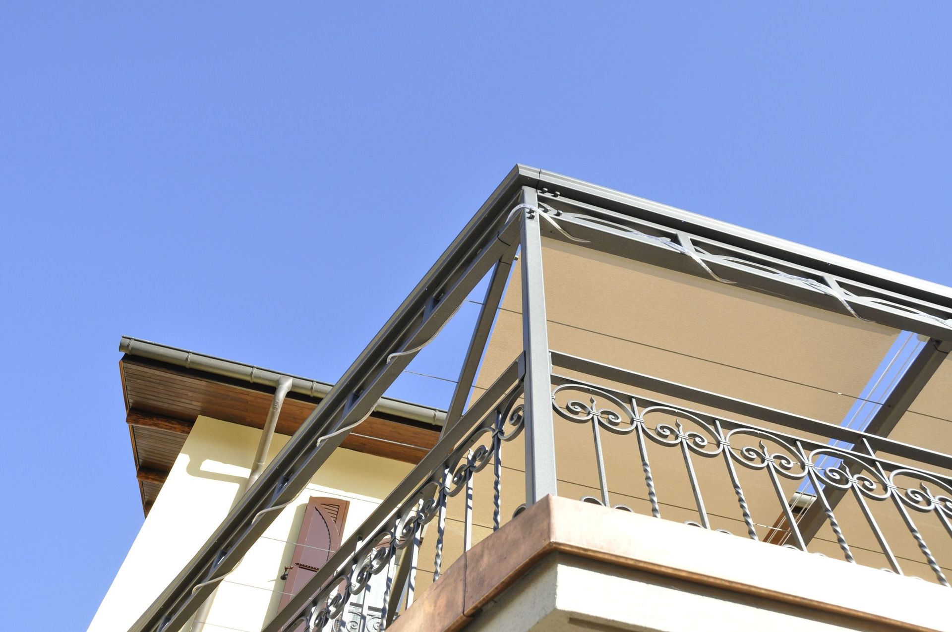 Schenini - Tettoia inferro con pannelli