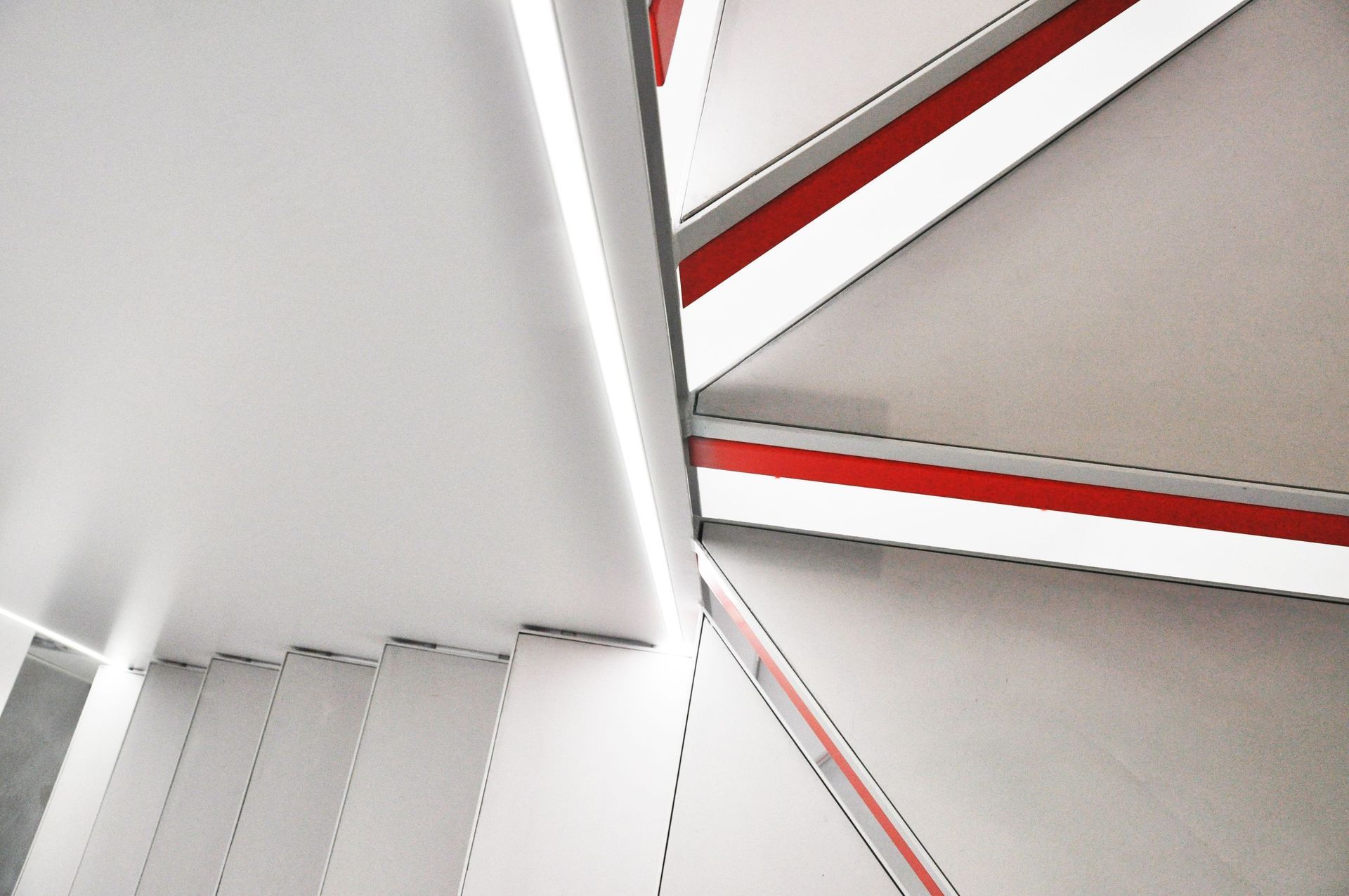 Schenini Scale con bordi in rosso