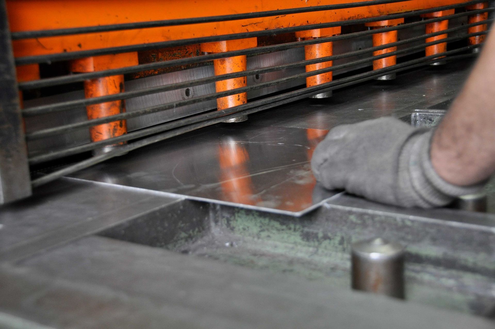 Taglio e piega del metallo