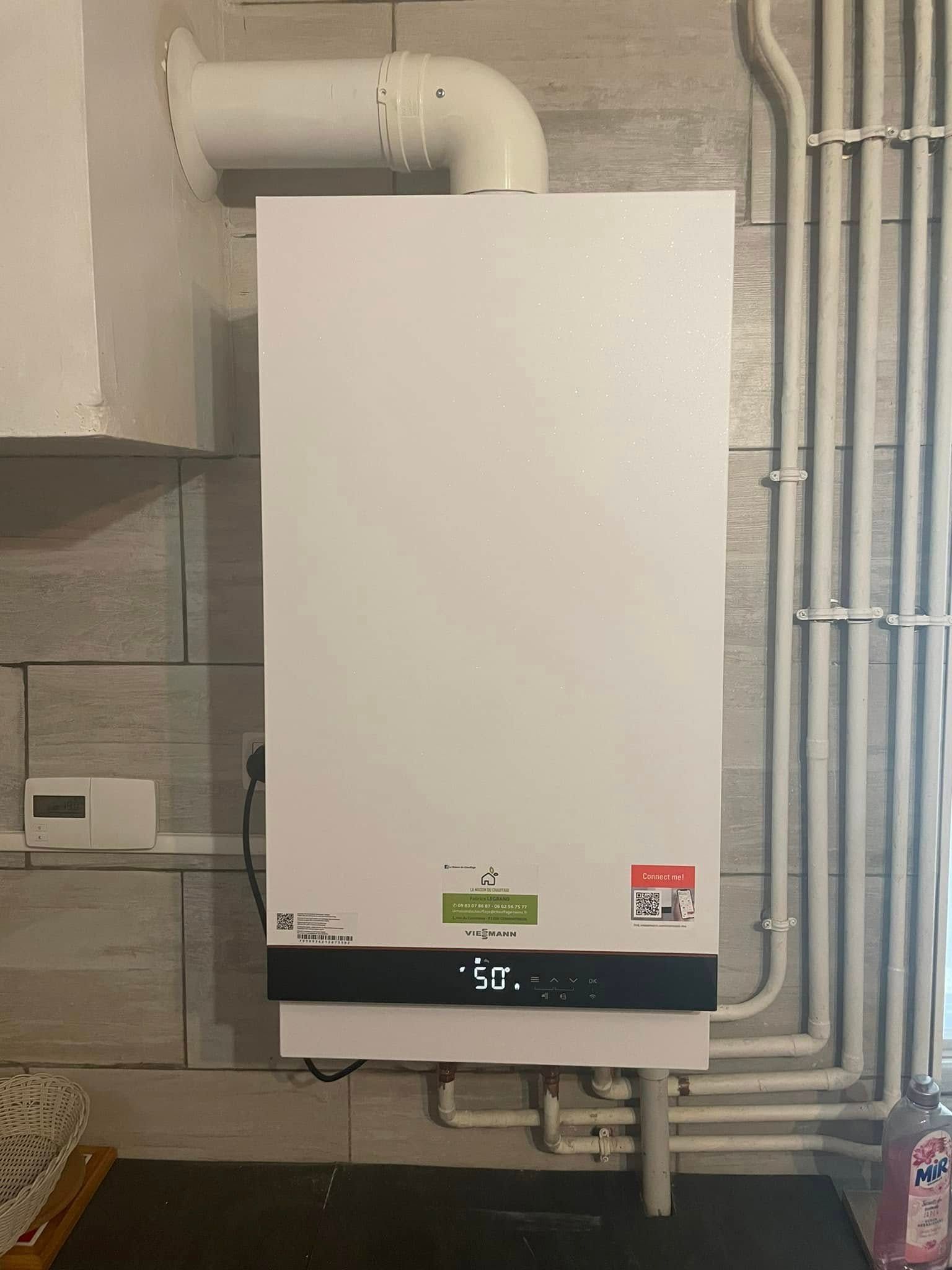 Une chaudière à gaz qui affiche 