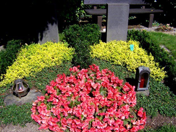 Mustergräber von Blumen Hesse