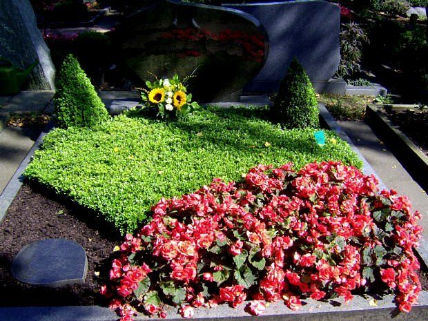 Mustergräber von Blumen Hesse