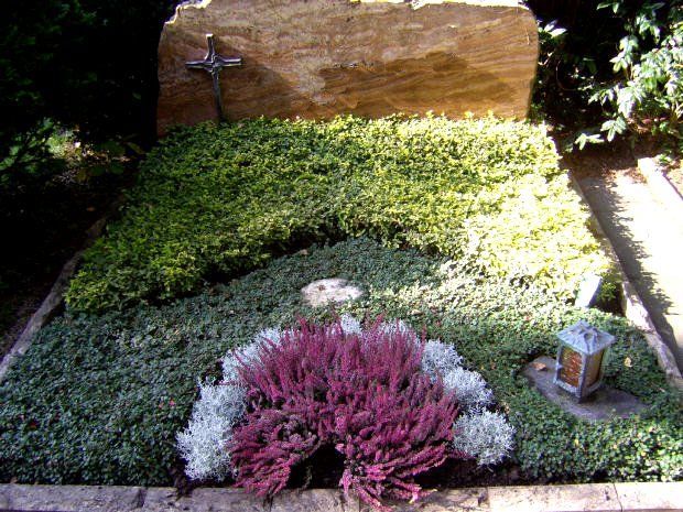 Mustergräber von Blumen Hesse