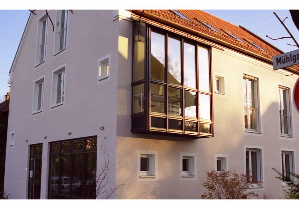 Bild von Einfamilienhaus mit Fenstern