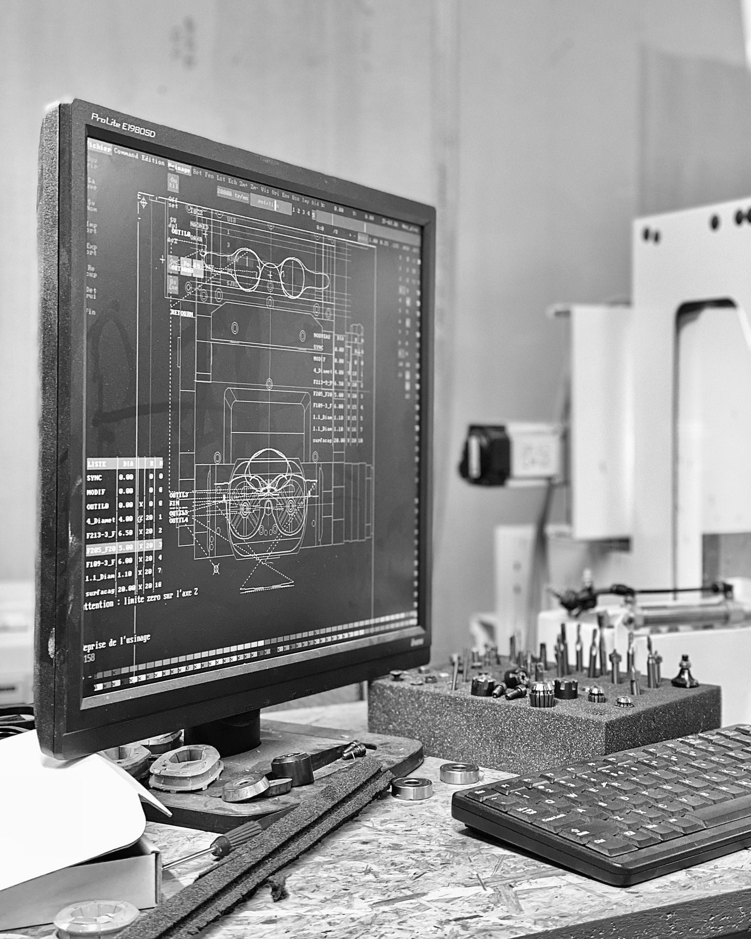 Un écran d'ordinateur avec un schéma de lunettes