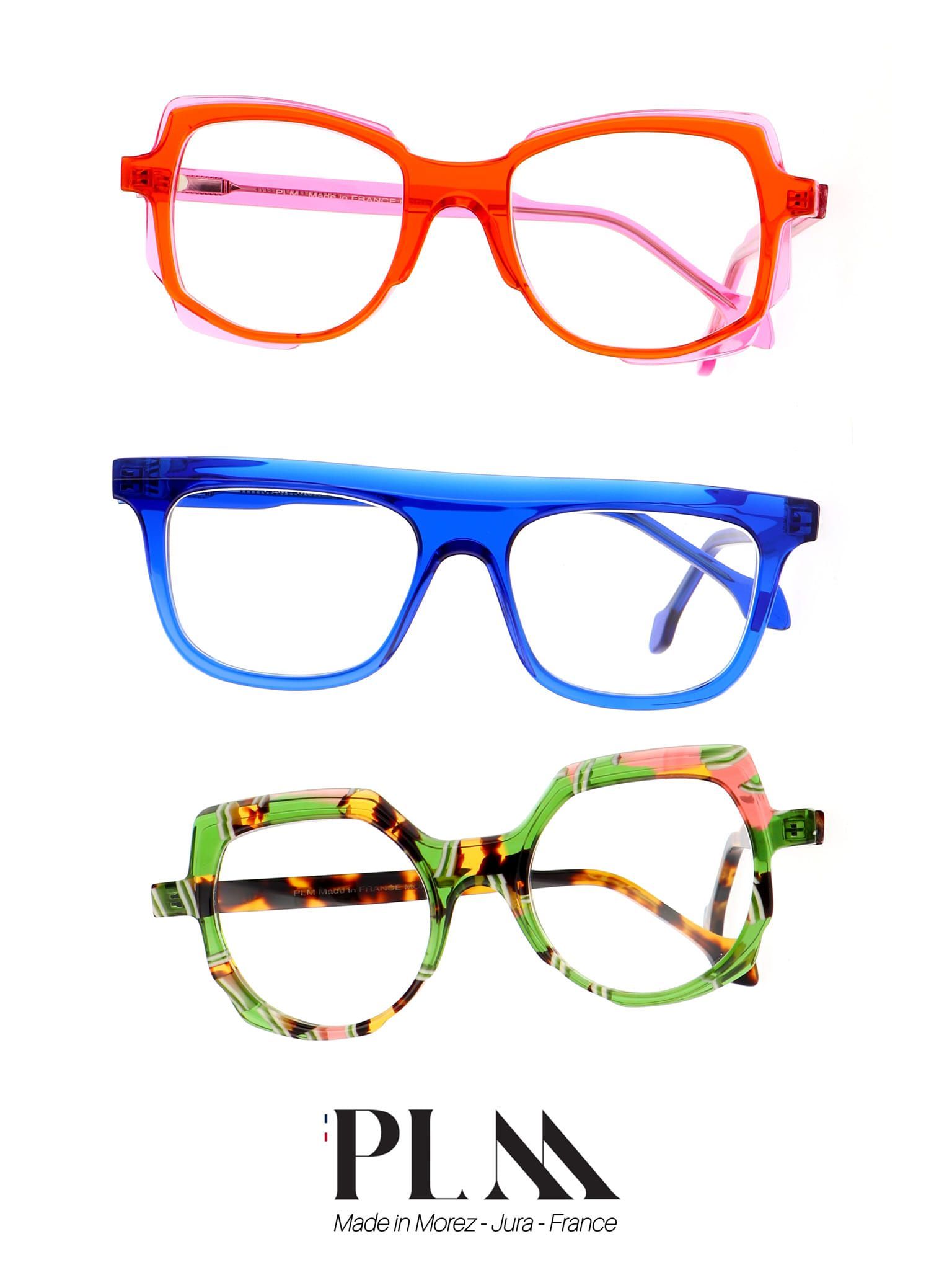 Trois paires de lunettes de vue pour femme colorées