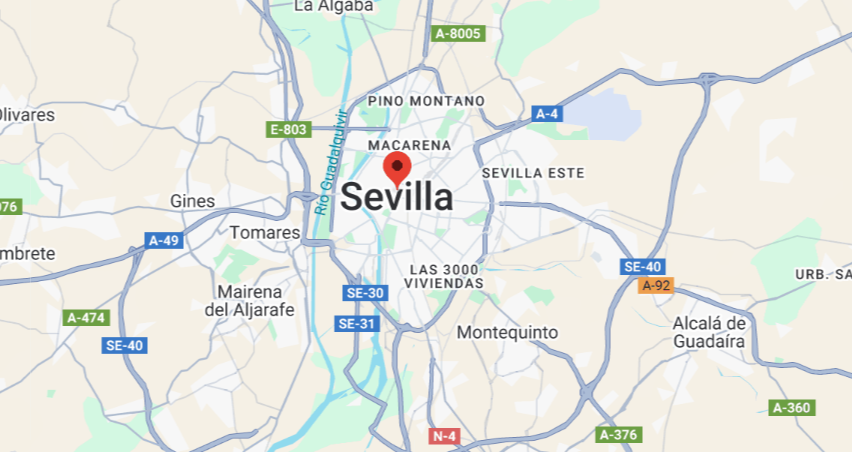 Mapa de Sevilla, España, que muestra las carreteras principales y las áreas circundantes.