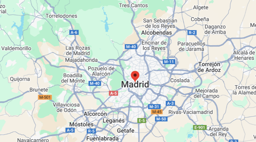Mapa de Madrid, España, con carreteras y pueblos de los alrededores etiquetados.