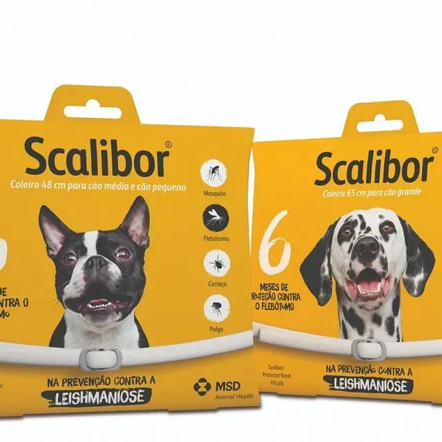 Dos cajas de scalibor con dos perros en ellas