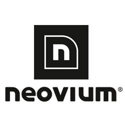 Un logotipo en blanco y negro para una empresa llamada neovium.