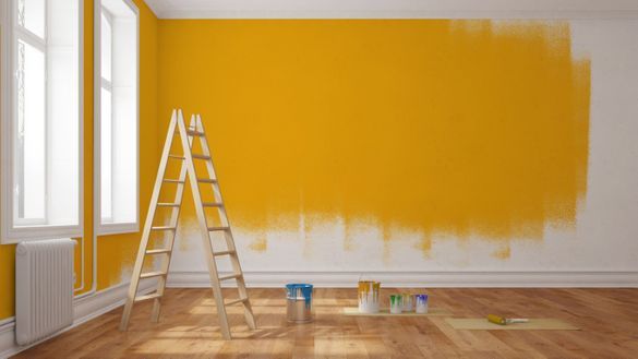 Gelb gestrichene Wand