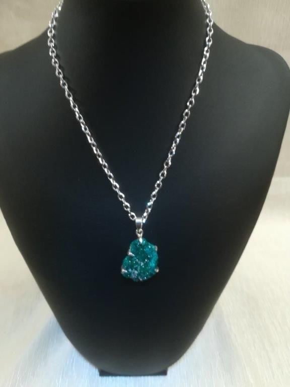 Dioptasanhänger in Silber - gekrallt