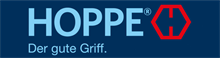 HOPPE-Logo mit blauem Schriftzug und rotem Sechseck-Emblem auf dunkelblauem Hintergrund, Slogan „Der gute Griff“.