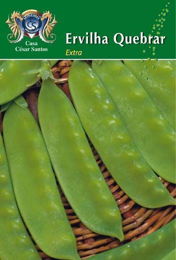 Green pea pods in a wicker basket with the text “Ervilha Quebrar Extra” on a green background