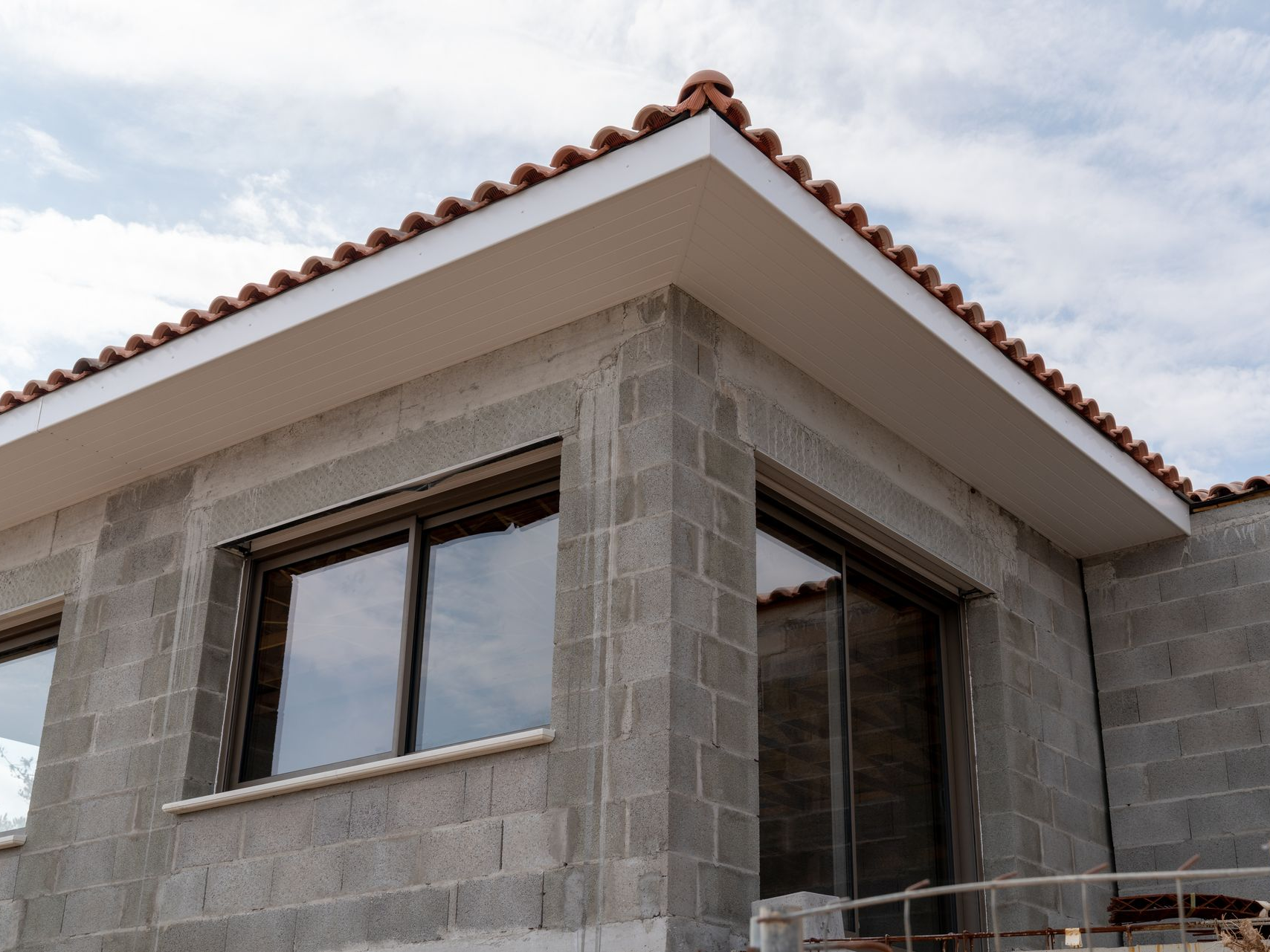 Angle d'un bâtiment en construction.