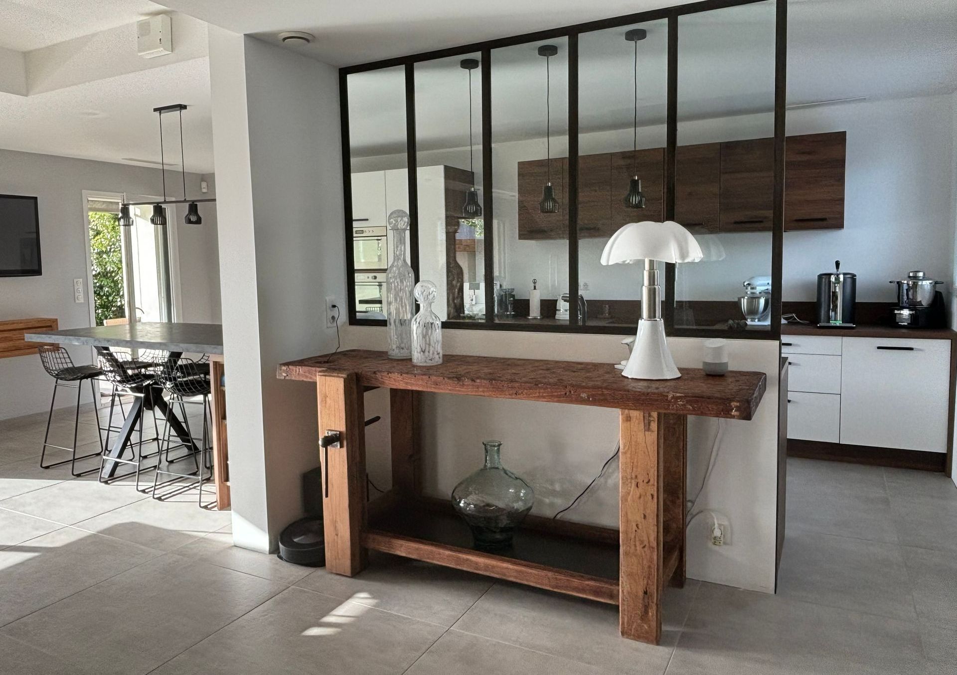 Intérieur d'une maison avec une verrière