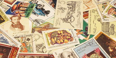 Collections de timbres anciens en gros plan