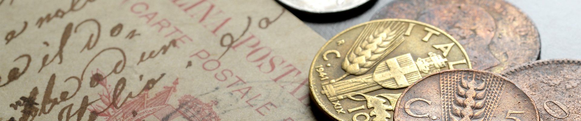 Pièces de monnaie et documents anciens.