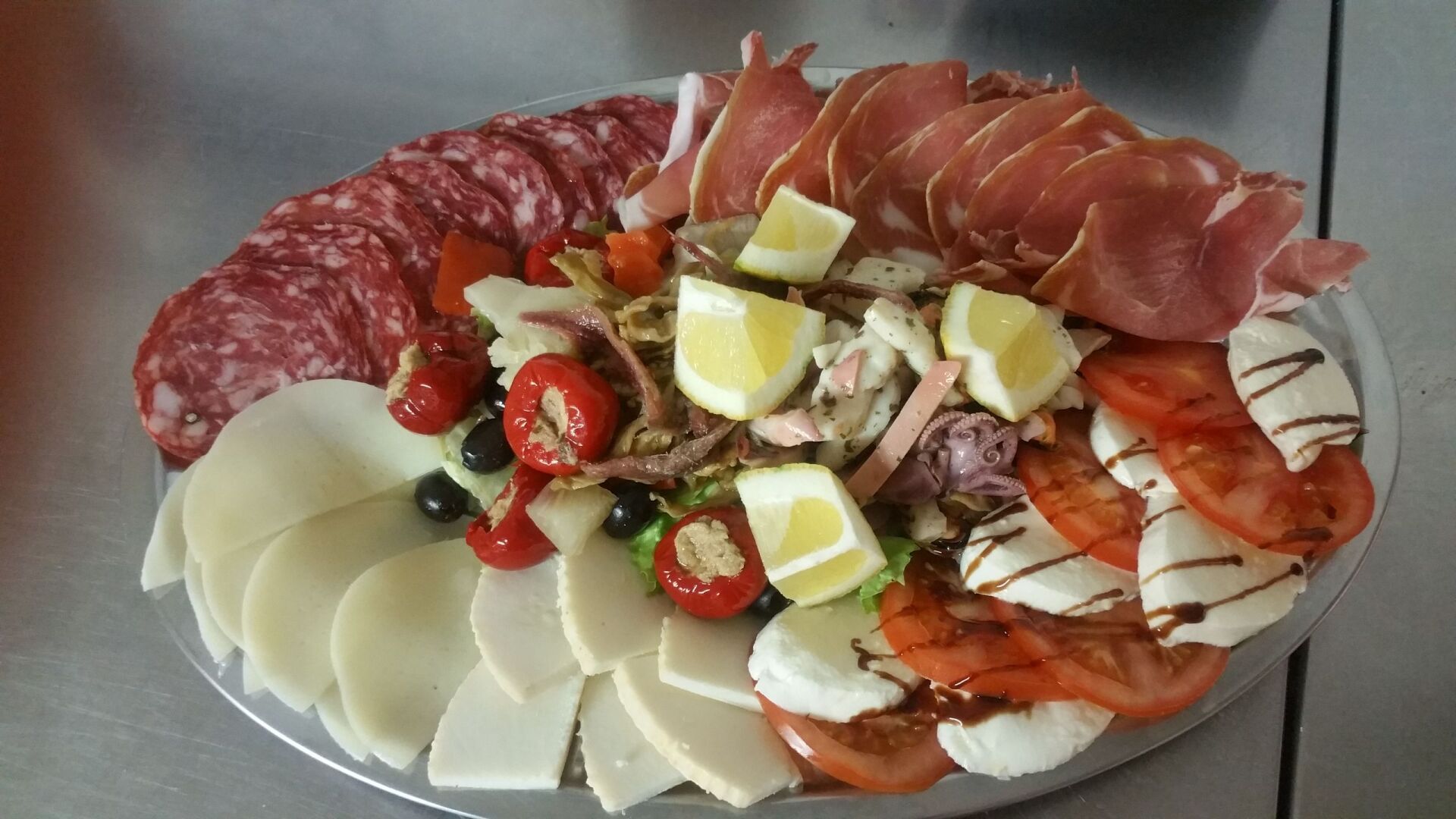 Fleisch- und Käseplatte