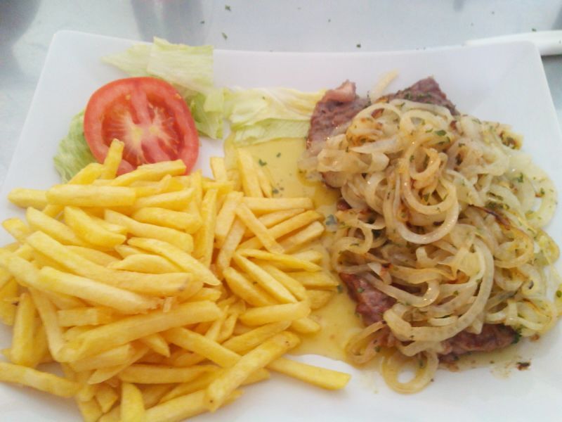 Pommes mit Fleisch