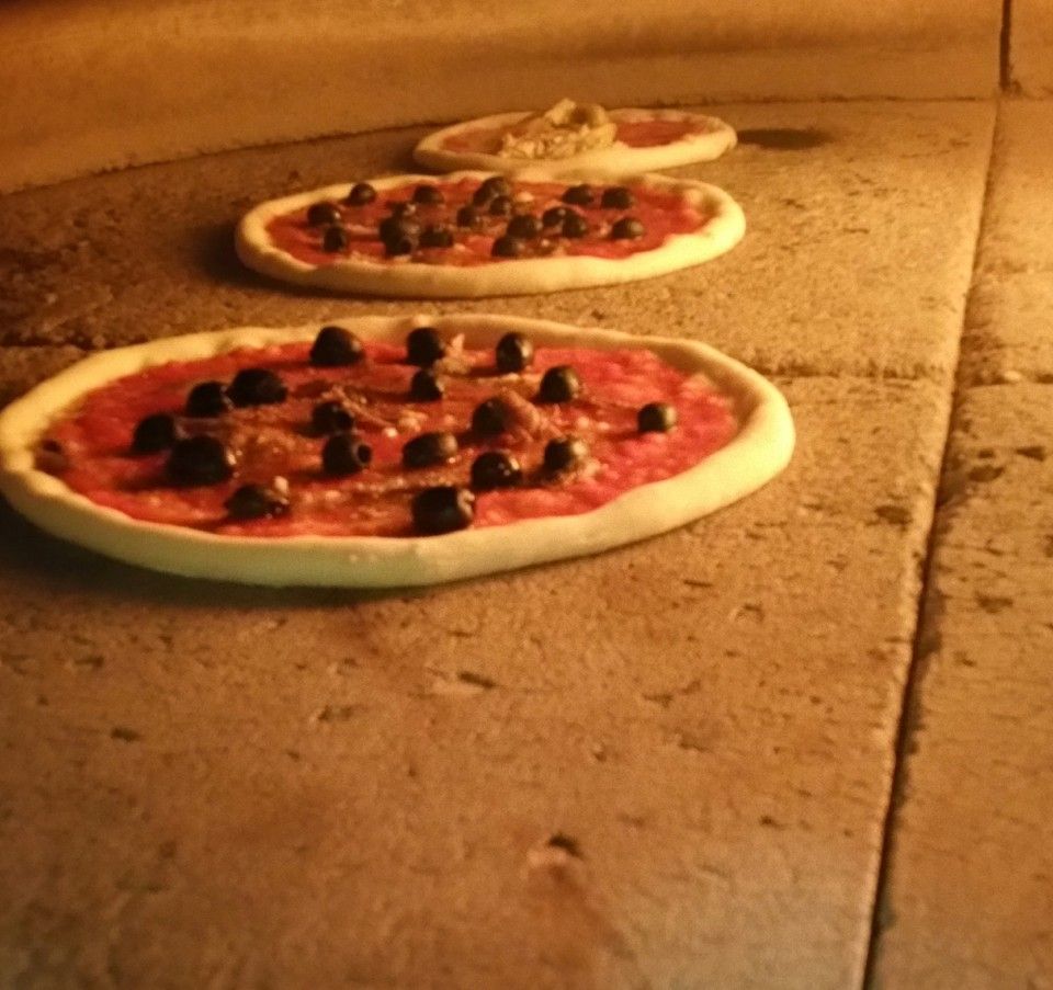 Holzofenpizza von Pizzeria Bella Napoli