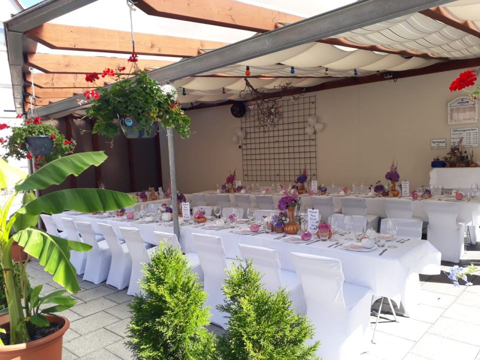 Terrasse mit viel Platz von Pizzeria Bella Napoli