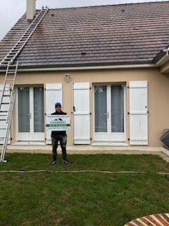 Toiture d'une maison sale