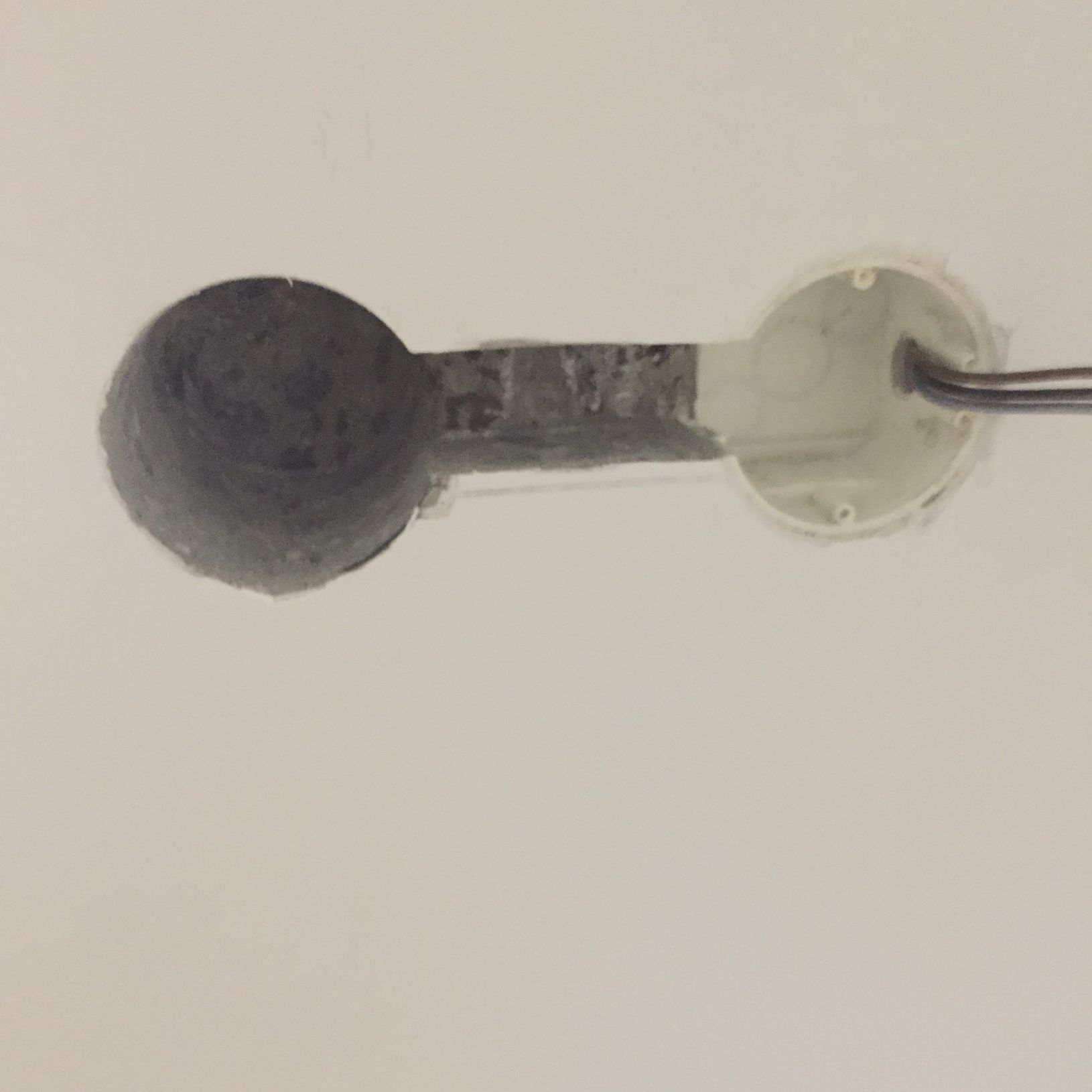 timanttiporauksia seinässä sähköliitoksille