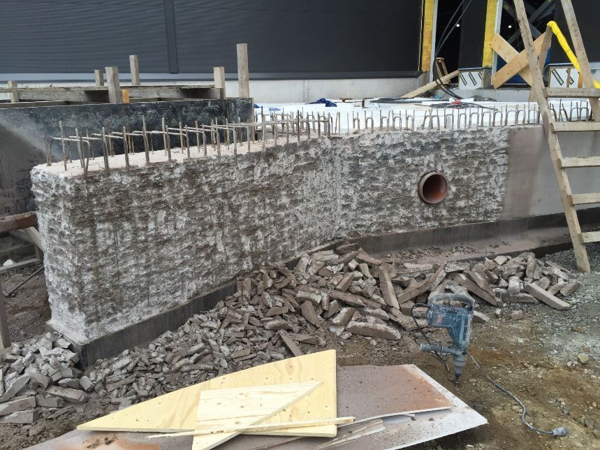 timanttiporattu aukko kiveen ja betoniin