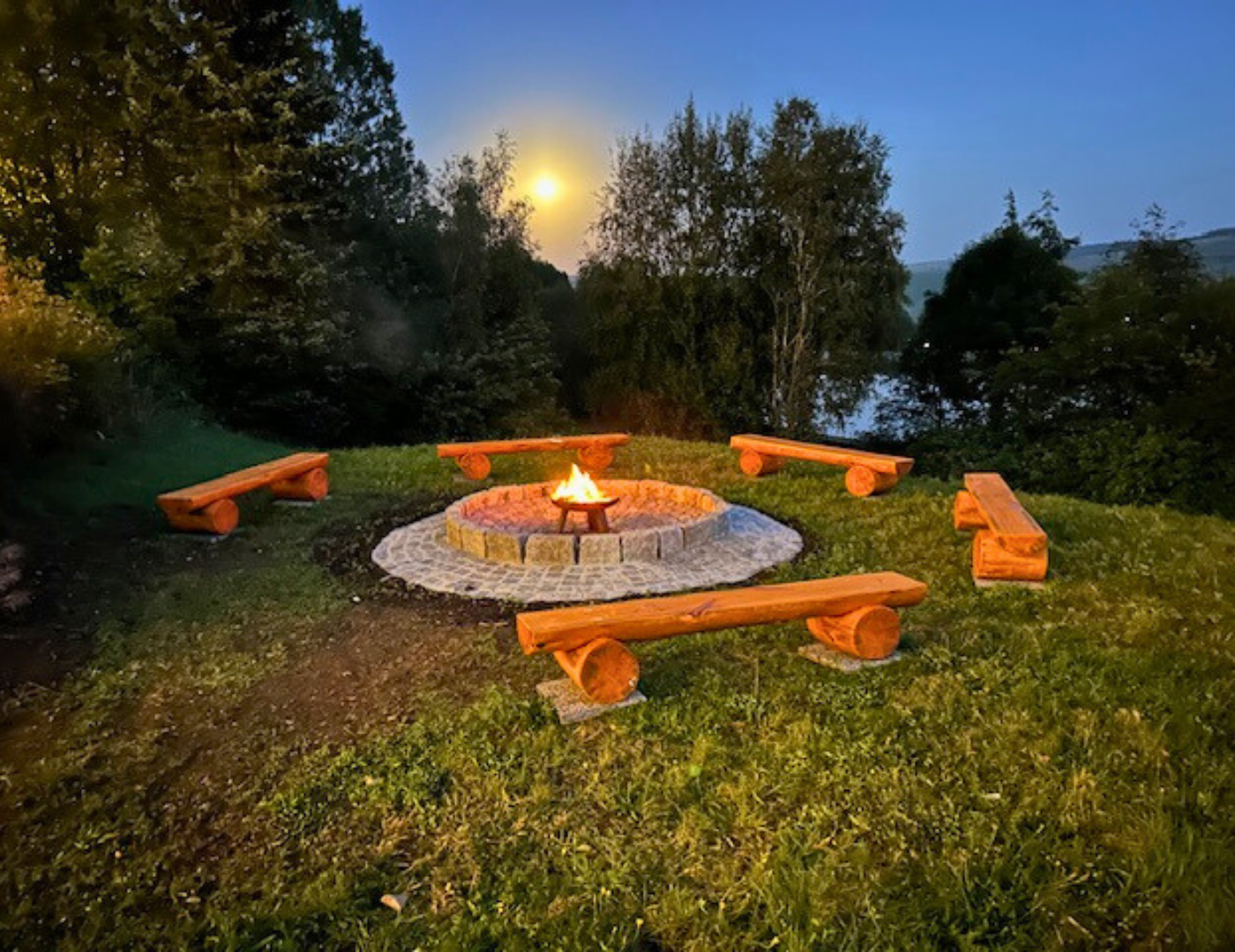 Lagerfeuer am Hotel