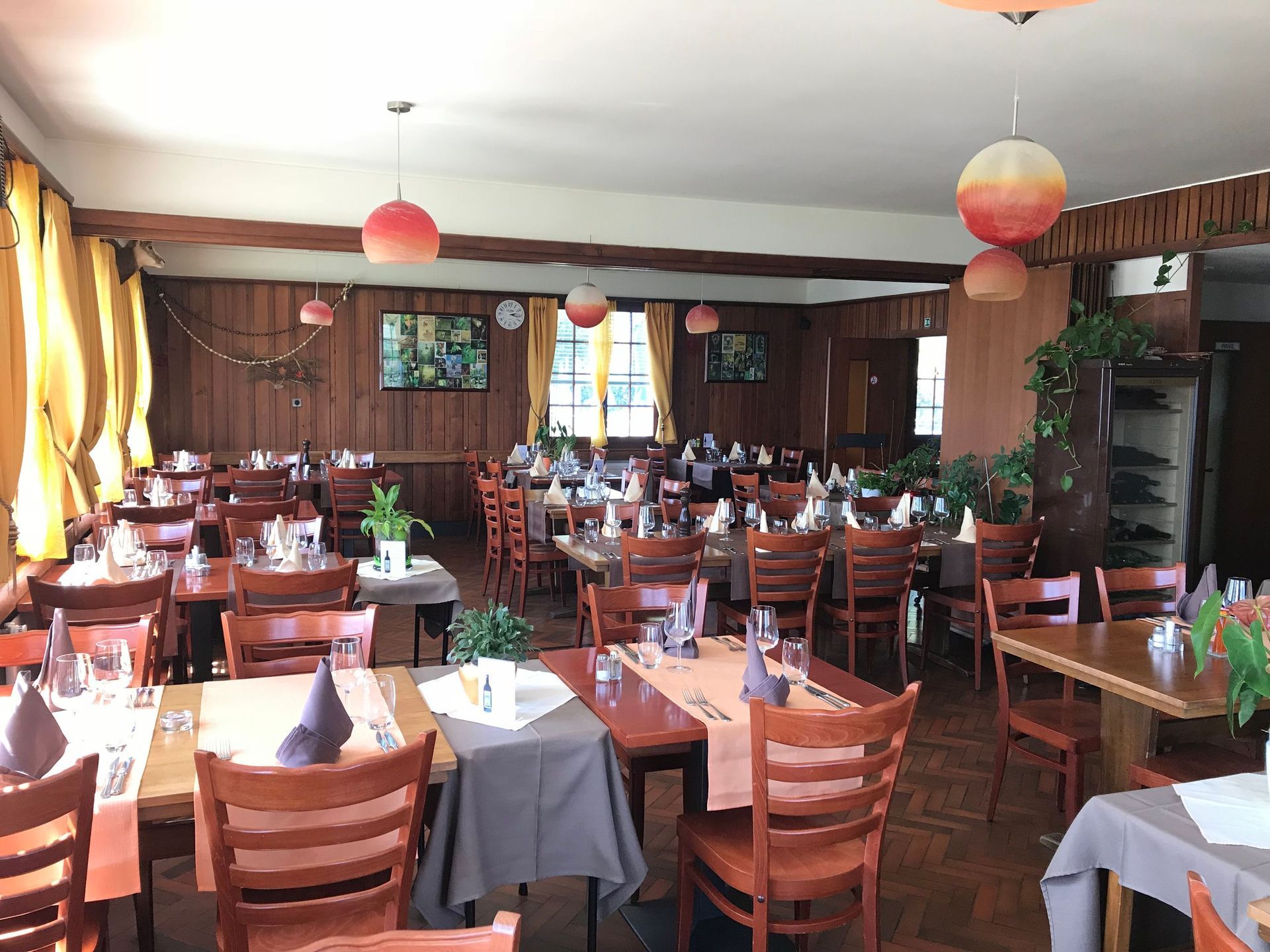 restaurant des 3 suisses - jongny - salle