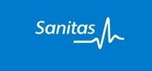 El logotipo de Sanitas está sobre un fondo azul con una línea de latidos del corazón.