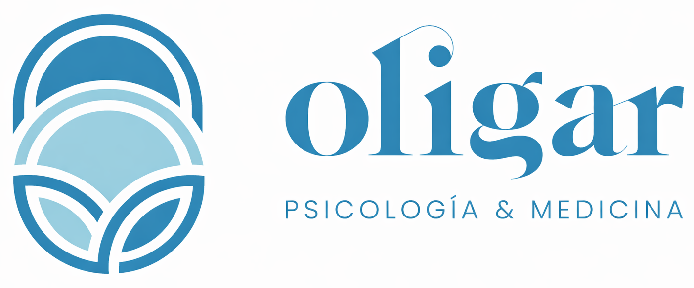 Un logotipo azul y amarillo para la Clínica Médica Olias.