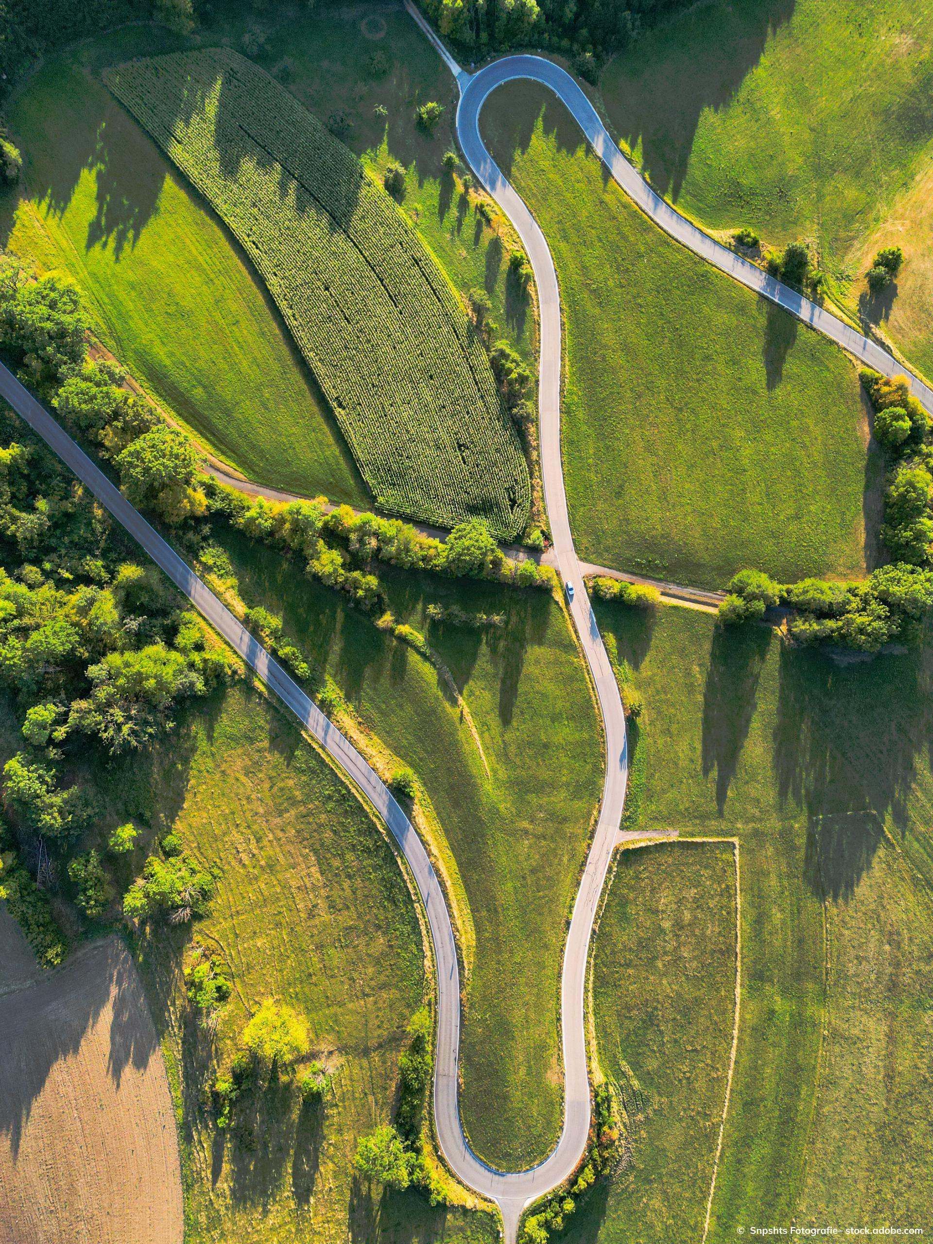 Drohnenansicht Serpentinstraße