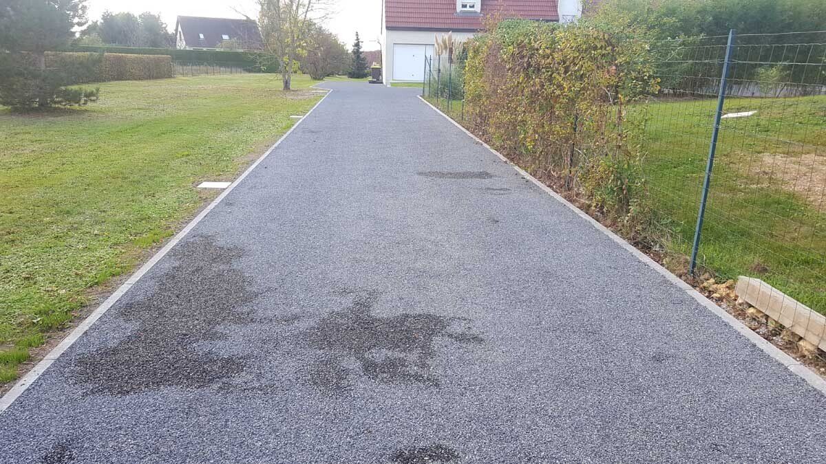 Allée en gravillons