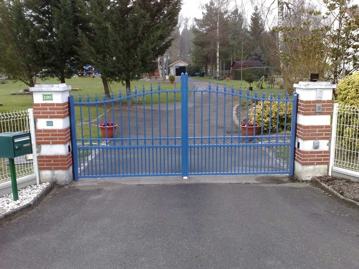 Portail battant bleu