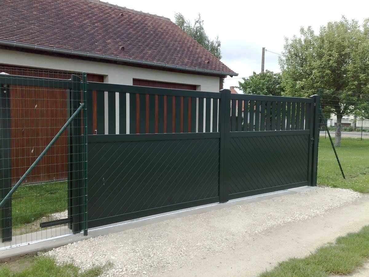 Portail coulissant noir