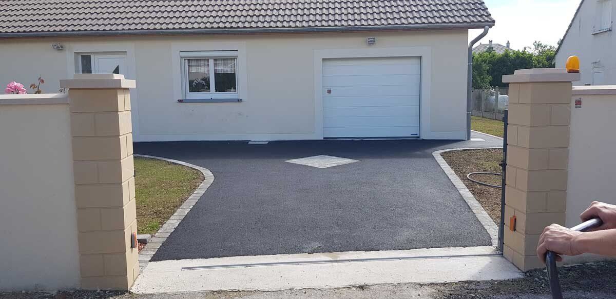 Enrobé de l'entrée d'une maison 2