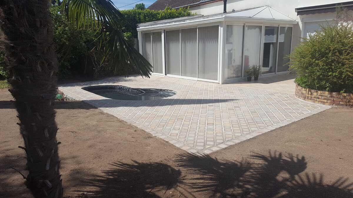 Terrasse avec bassin 2