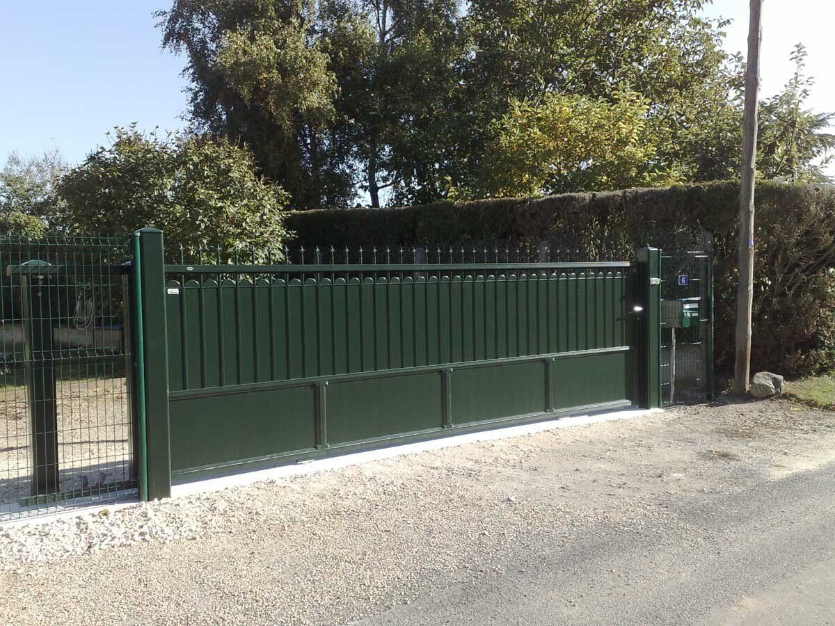 Portail coulissant vert