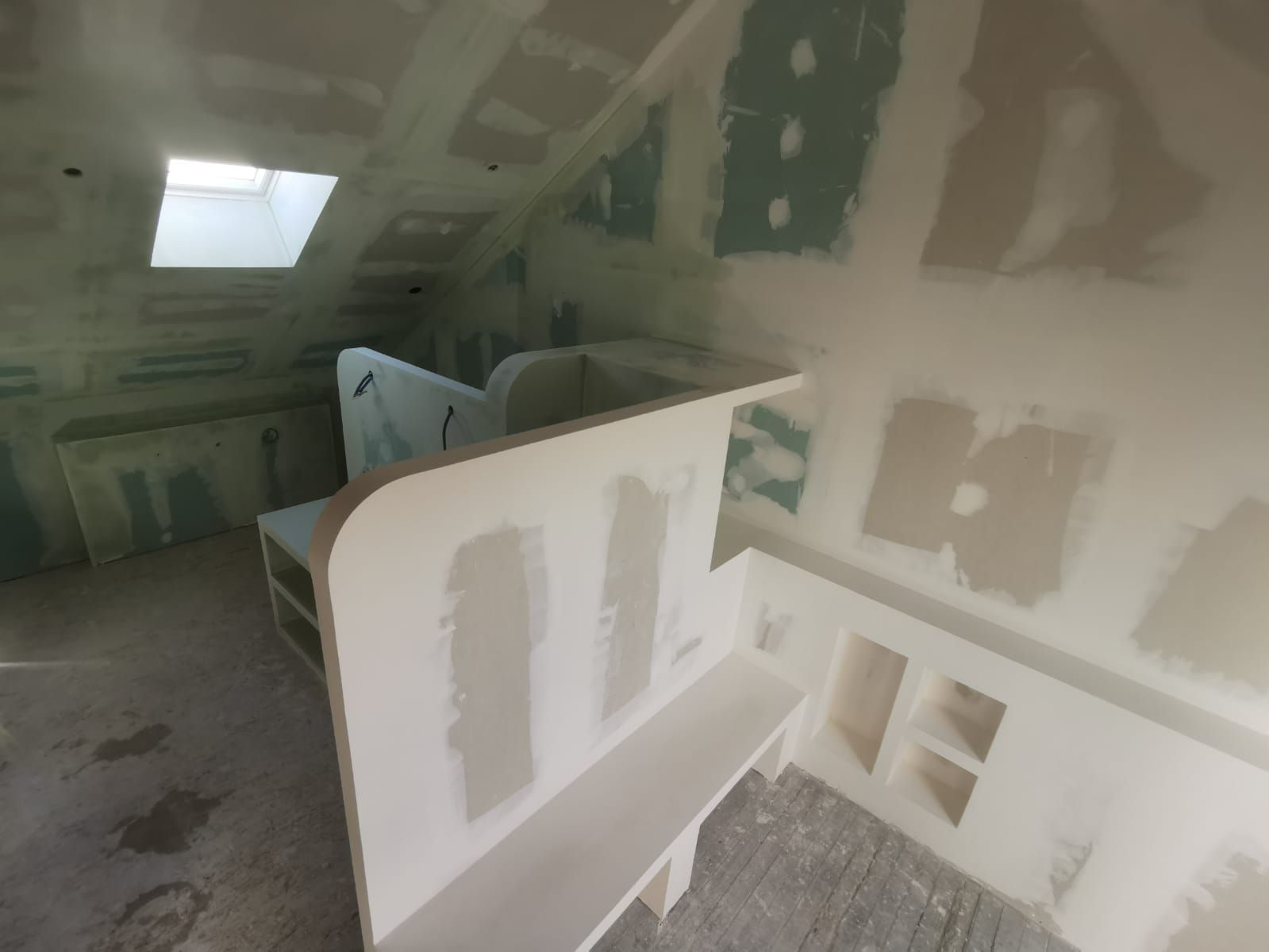 Espace de salle de bains en construction vu du haut