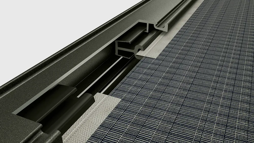 Eine Nahaufnahme eines Stücks Metall und eines Stücks Stoff.