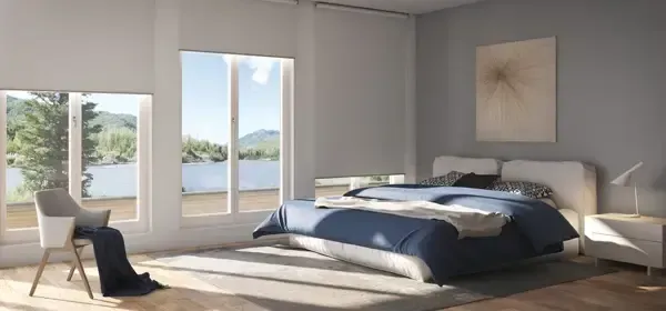 Ein Schlafzimmer mit Bett, Stuhl, Nachttisch und Fenster.