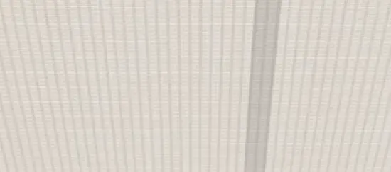 Eine Nahaufnahme einer weißen Wand mit einem Streifenmuster.