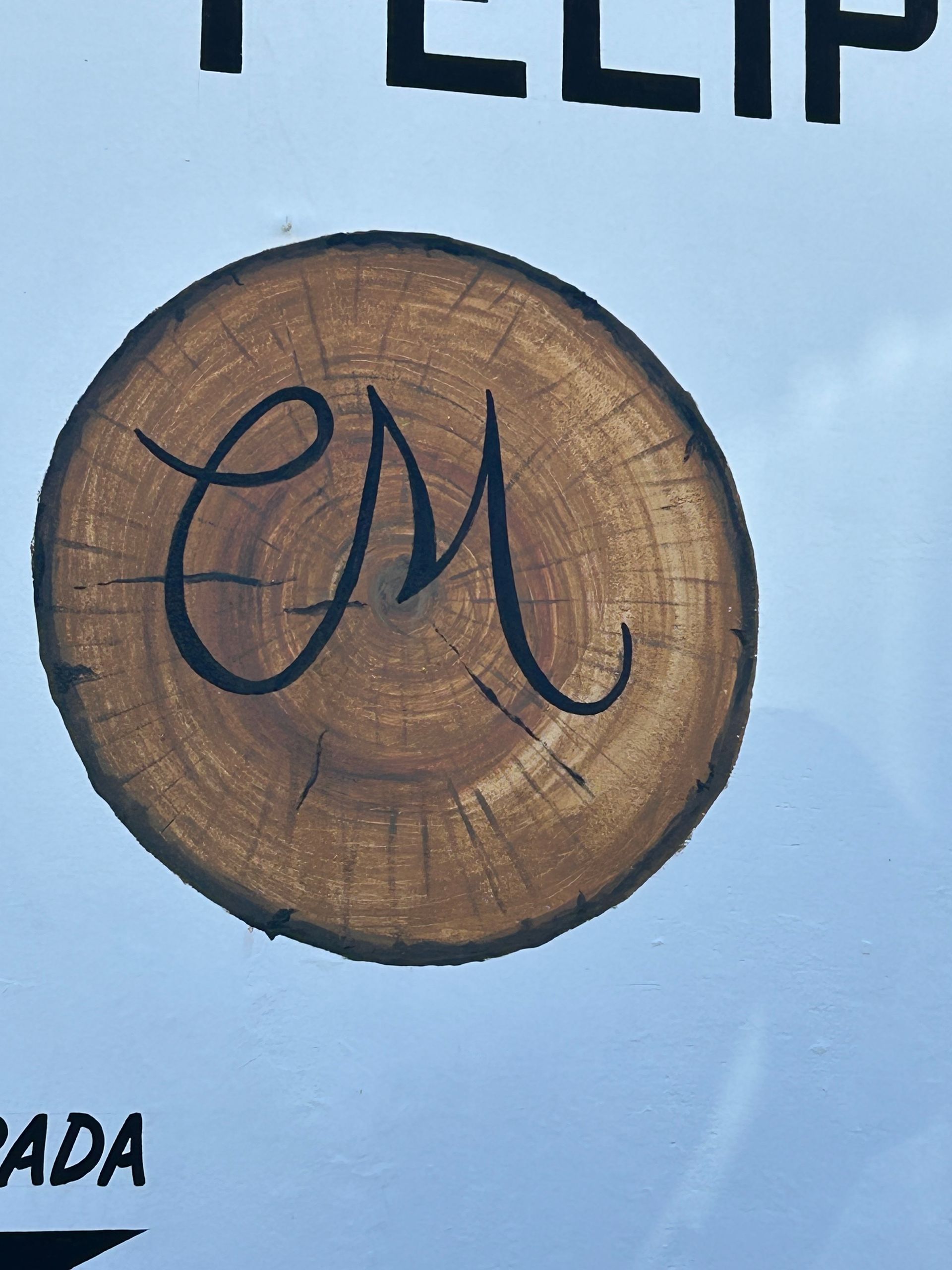 Tall de fusta amb inicials 