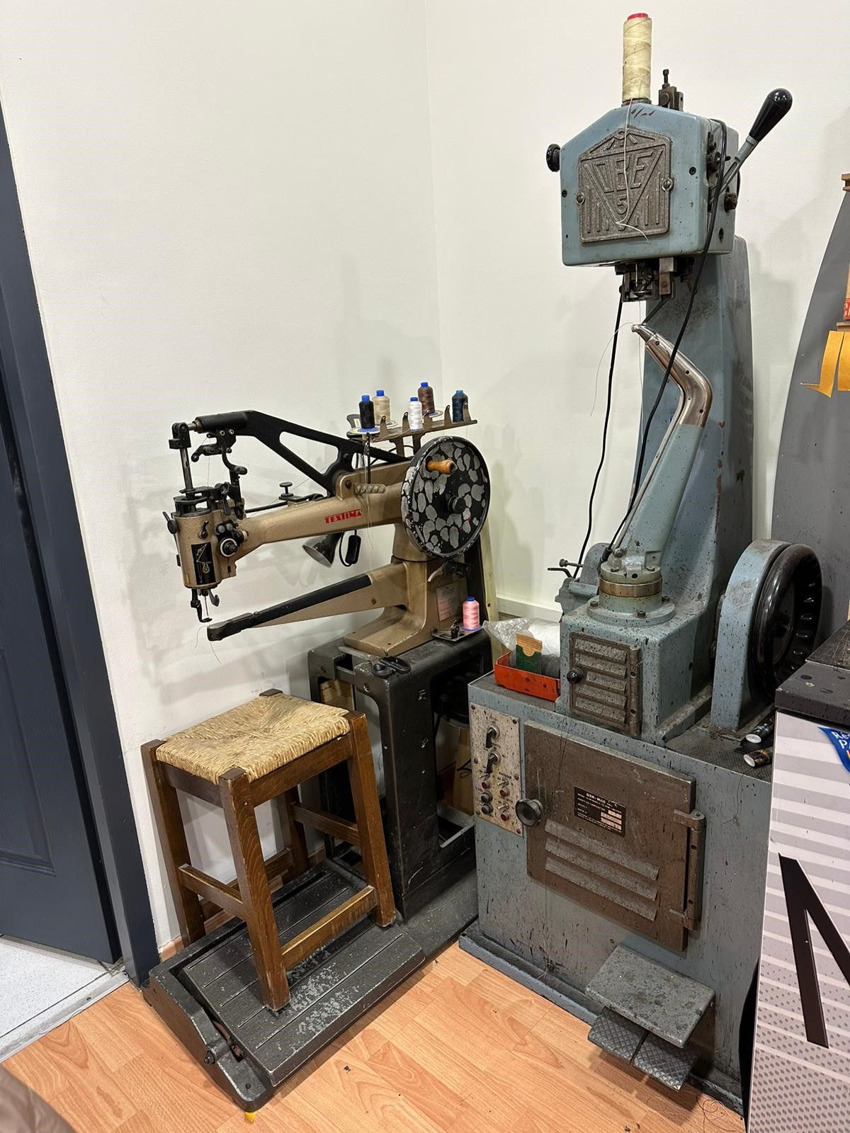 Machine pour le cuir