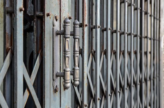 Rideaux métalliques d'un magasin