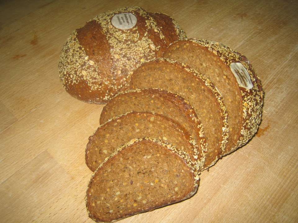 Aufgeschnittenes Vollkornbrot