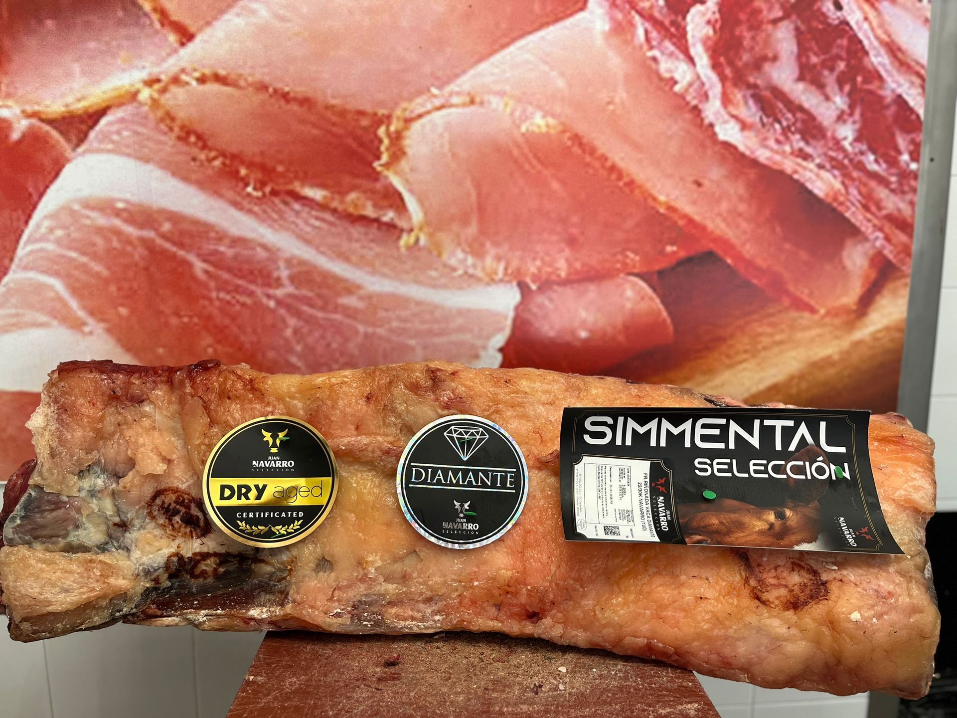 Un trozo de carne con una etiqueta que dice selección simmental