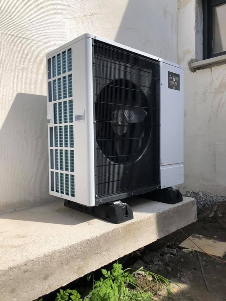 Pompe à chaleur sur un socle